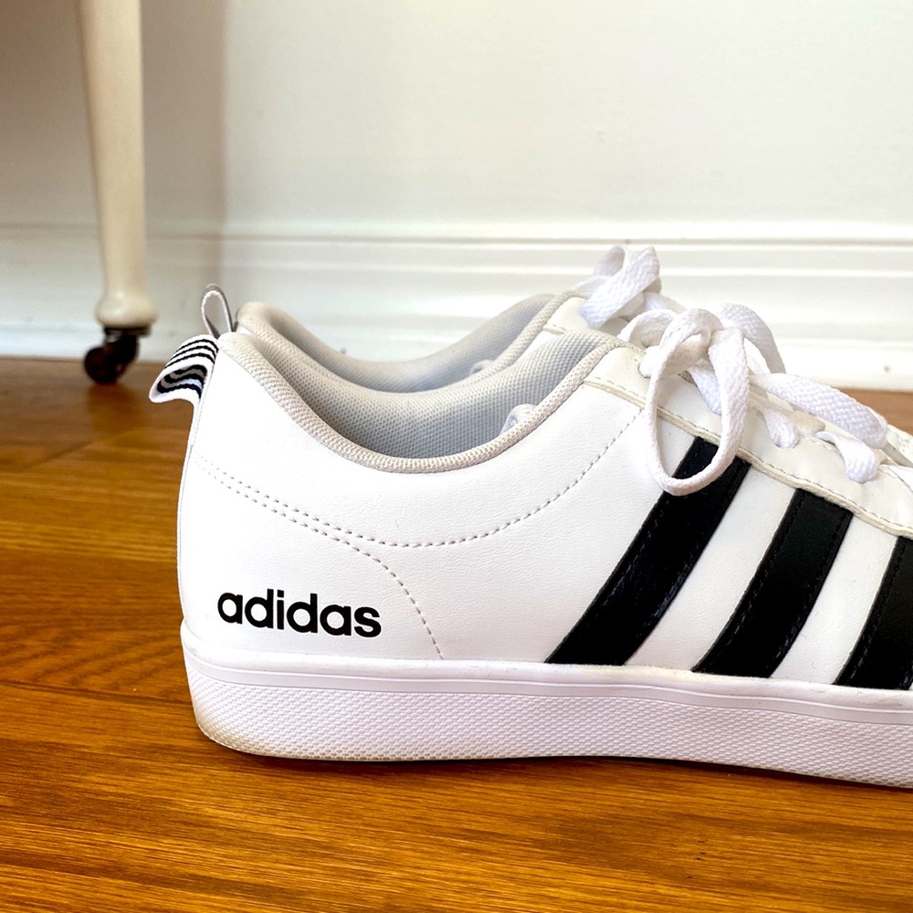 Perfect condition classic new adidas tennis shoes!